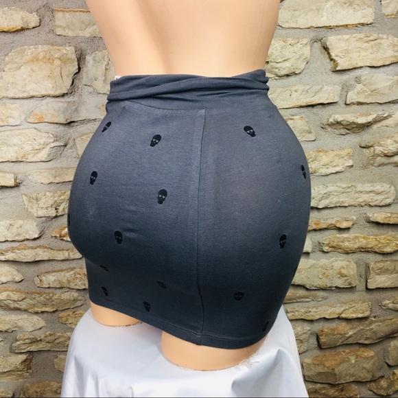 Victoria's Secret PINK Fitted Mini Skirt Skull - Picture 4 of 5